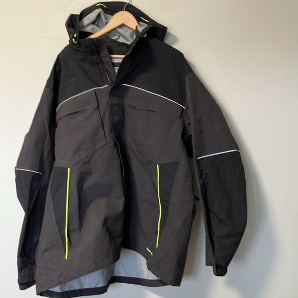 Duluth Trading Co Black and Gray Jacket Réflective Performance Soft Shell Jacket - Picture 2 of 9